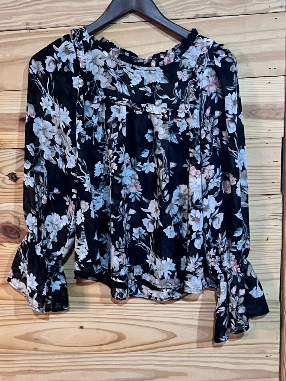 Seven Forty Two Brand Tunic Top Womens XS Black Floral Blouse Bell Sleeve Boho